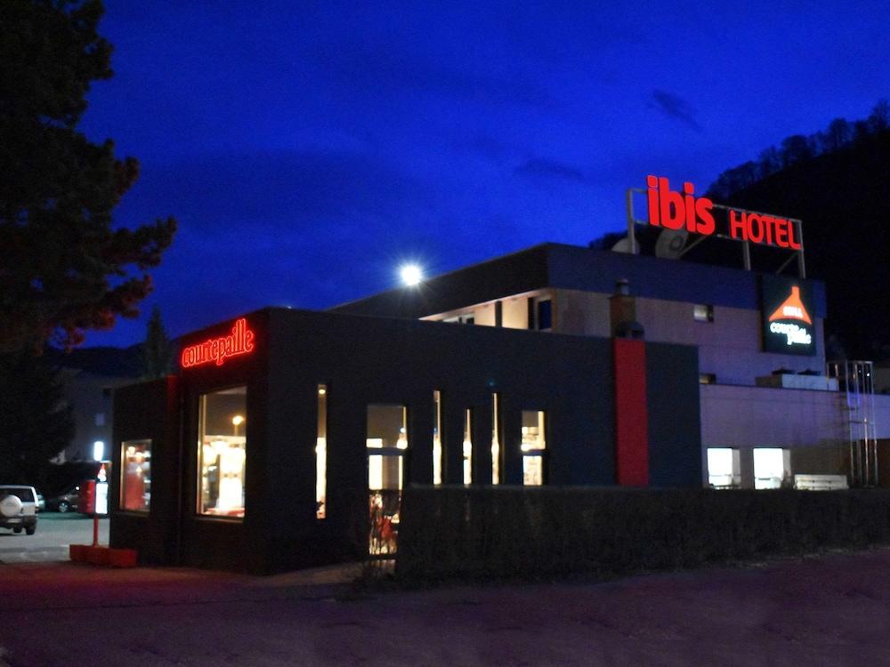 ホテル Ibis Sallanches Porte Du Montblanc エクステリア 写真