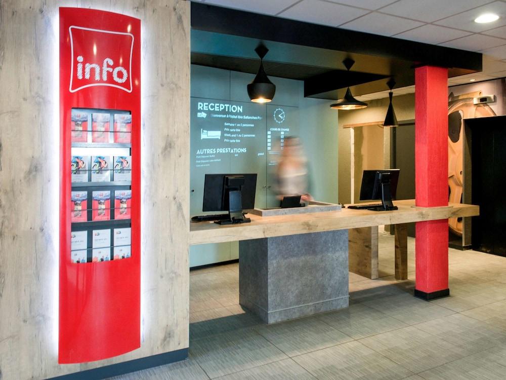 ホテル Ibis Sallanches Porte Du Montblanc エクステリア 写真